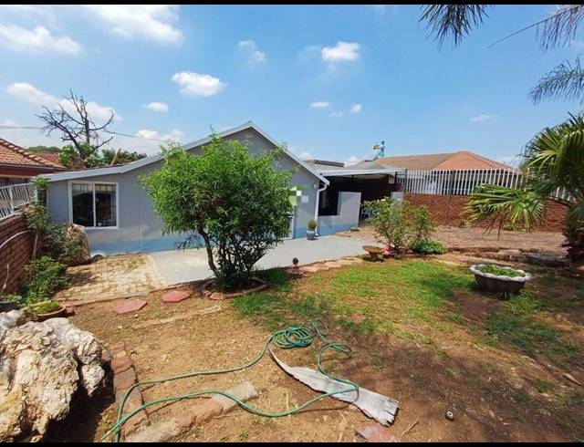 3 BEDROOM HOUSE FOR SALE IN LOTUS GARDENS